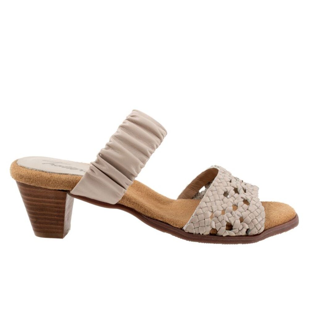 Trotters Womens Mae Beige Shoes (NWT)